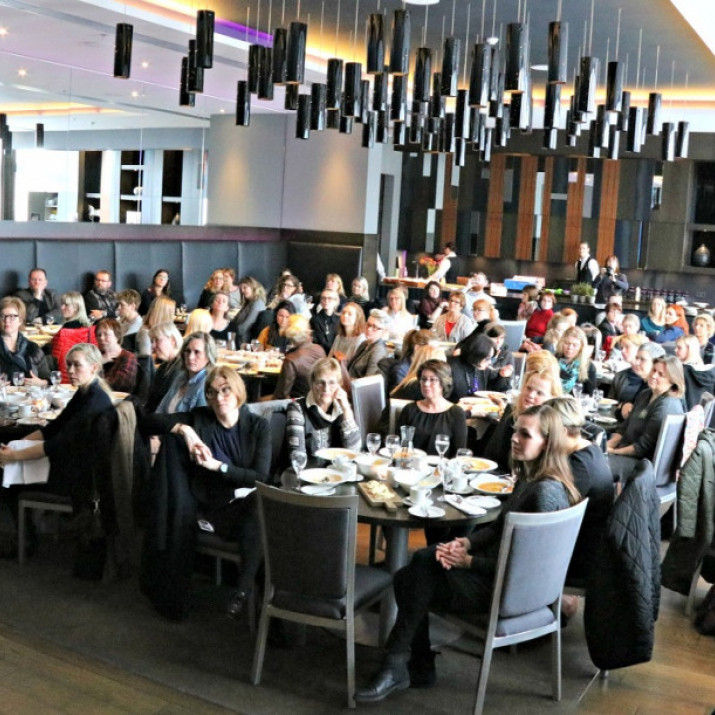 Mikill fjöldi tók þátt í umræðum á málþinginu.