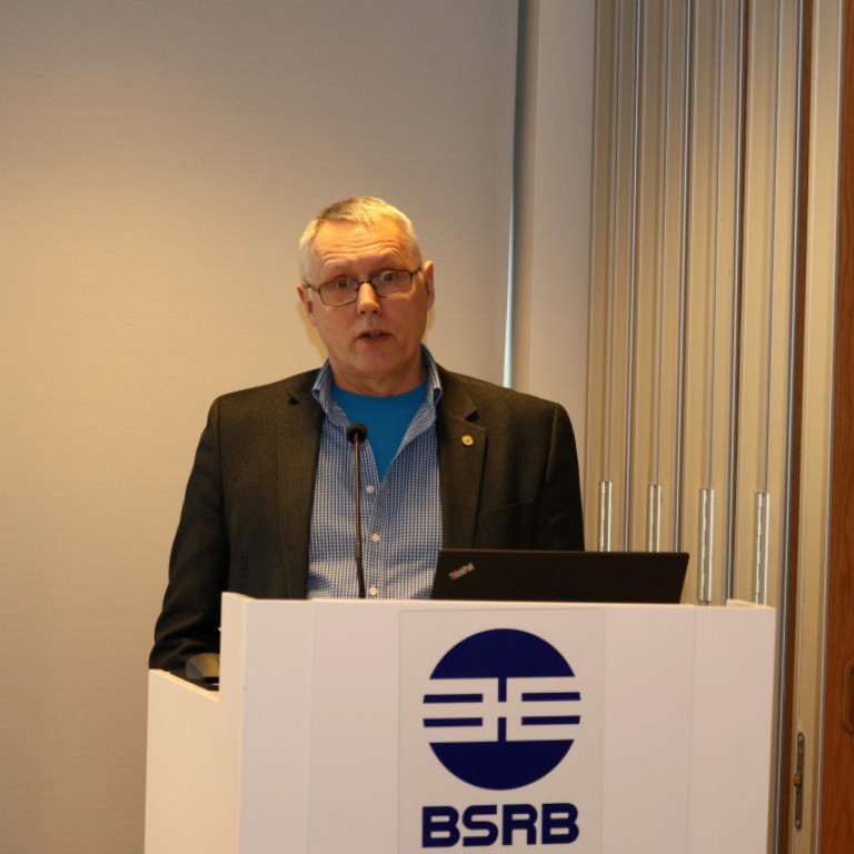 Róbert H. Haraldsson prófessor sagði frá þróunarverkefni um nám í heilbrigðisgagnafræði.