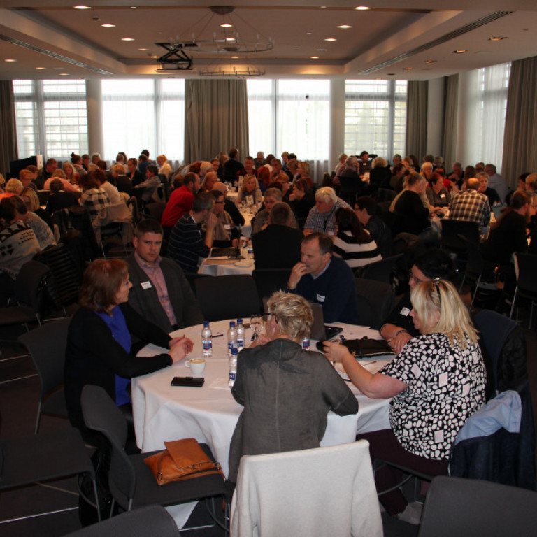 Eftir hádegi var trúnaðarmönnum skipt í minni hópa sem fjölluðu um ýmis málefni.