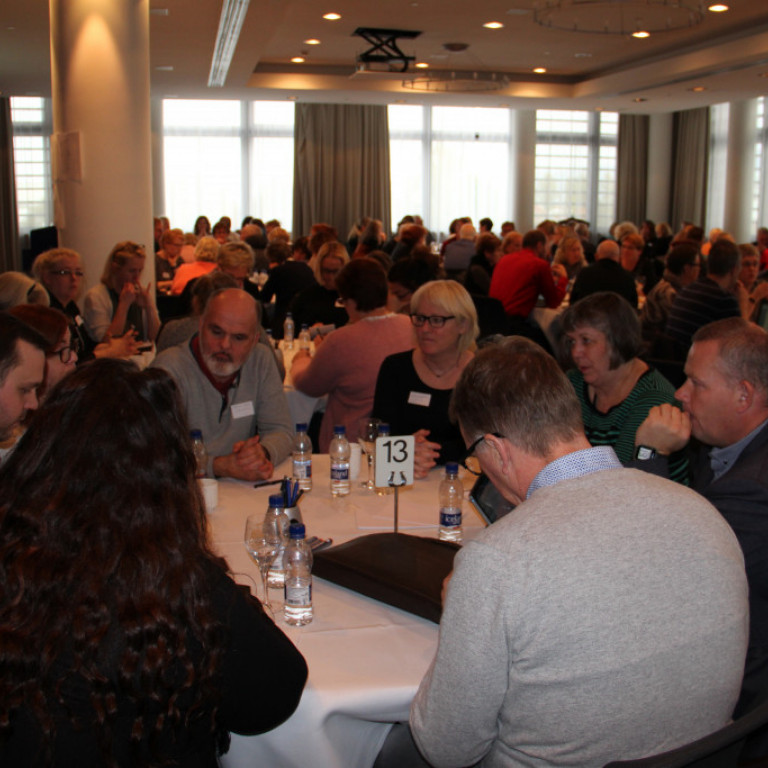 Eftir hádegi var trúnaðarmönnum skipt í minni hópa sem fjölluðu um ýmis málefni.