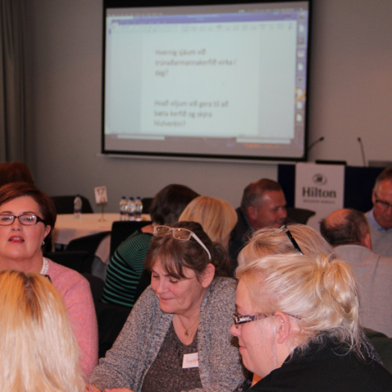 Eftir hádegi var trúnaðarmönnum skipt í minni hópa sem fjölluðu um ýmis málefni.