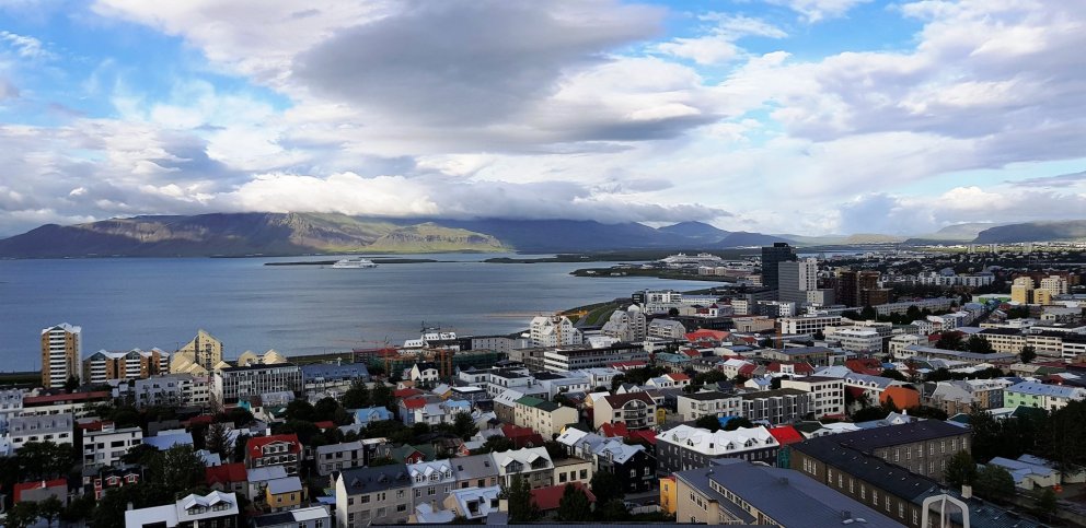 Starfsfólk sem er sagt upp í veikindum heldur óskertum veikindarétti þrátt fyrir uppsögn.