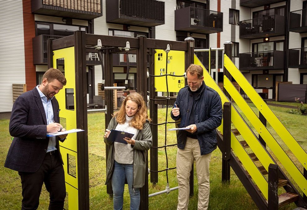 Yfirlýsing um fjármögnun var undirrituð fyrir framan íbúðakjarna Bjargs við Móaveg í Grafarvogi.