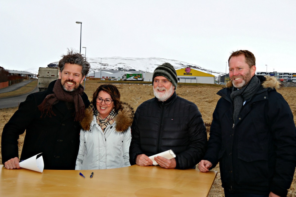 Skrifað var undir samkomulag um lóðaúthlutun á lóð í Spönginni í Grafarvogi þar sem íbúðir Bjargs mu…