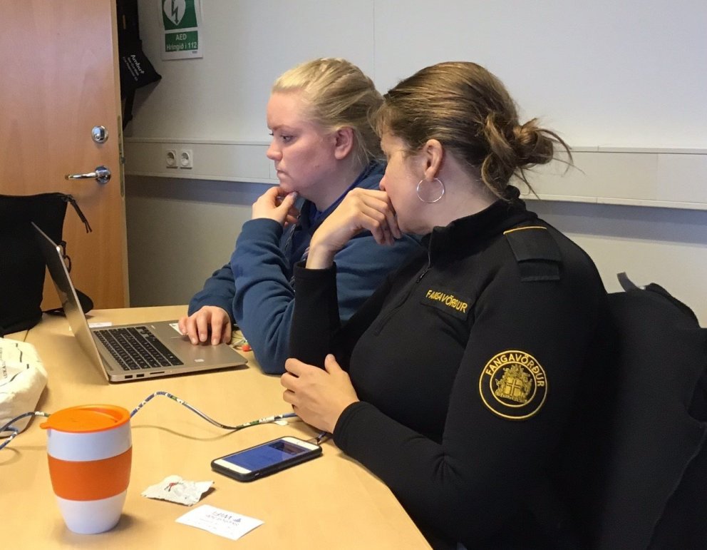 Fangaverðir gátu unnið að náminu á tíma sem hentaði þeim.