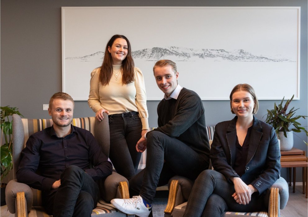 Fjórir nemendur í Háskóla Íslands unnu að gagnagrunninum um kjarasamninga með starfsfólki Ríkissátta…