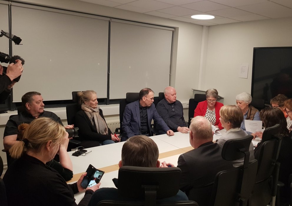 Frá undirritun rétt eftir miðnætti