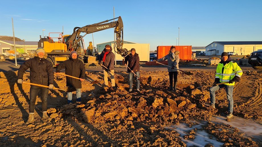 Fyrsta skóflustungan að 28 nýjum íbúðum á Selfossi var tekin í byrjun desember.