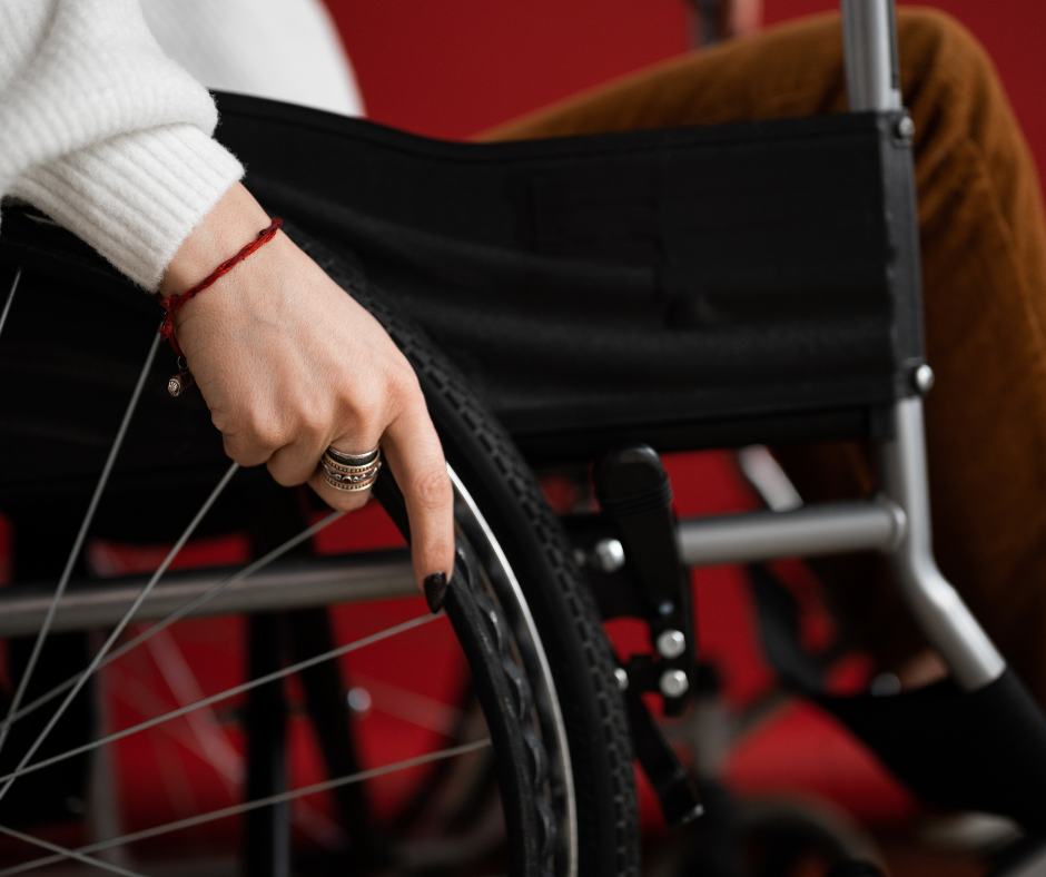 Garðabær braut gegn lögum um jafna meðferð á vinnumarkaði með því að falla frá ráðningu menntaðs nám…