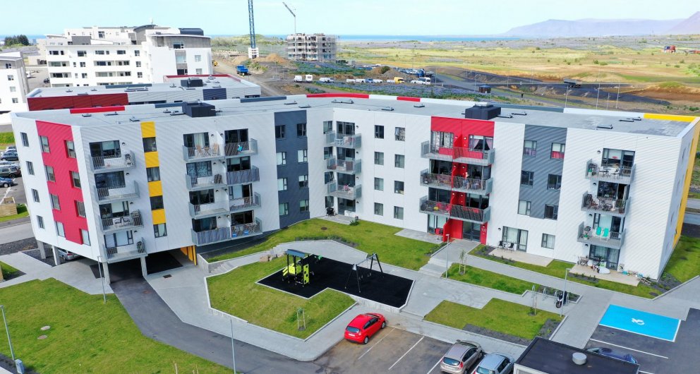 Leigan hjá 190 leigjendum Bjargs mun lækka um næstu mánaðarmót.