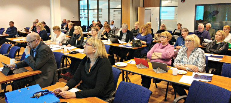 Aðalfundur BSRB varar við einkavæðingu náms á framhaldsskólastigi með sameiningu FÁ og Tækniskólans.