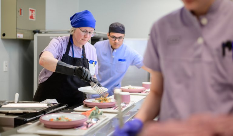 Starfsmenn munu áfram fá sínar kaffipásur þó vinnuvikan verði stytt.