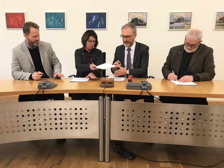 Skrifað var undir viljayfirlýsingu um samstarf Akureyrarbæjar og Bjargs íbúðafélags á Akureyri í gær…
