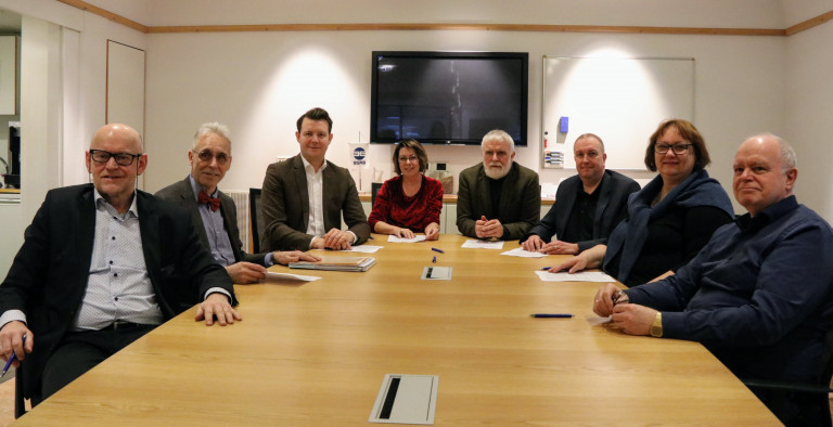 Elín Björg Jónsdóttir, formaður BSRB, og fulltrúar annarra sem eiga aðild að rammasamkomulagi aðila …