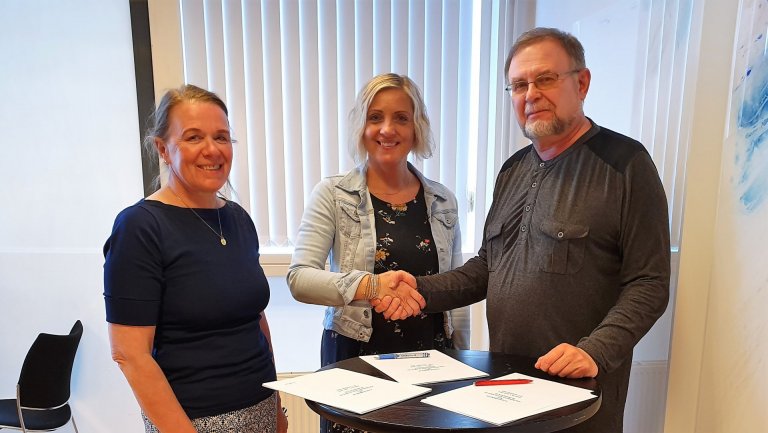 Kjarasamningur Póstmannafélags Íslands við SA fyrir hönd Íslandspósts var undirritaður í gær.