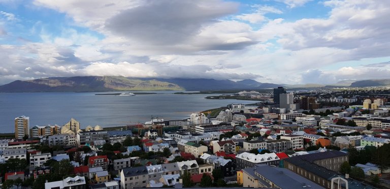 Meðal þess sem bregðast þarf við er alvarleg staða á húsnæðismarkaði.