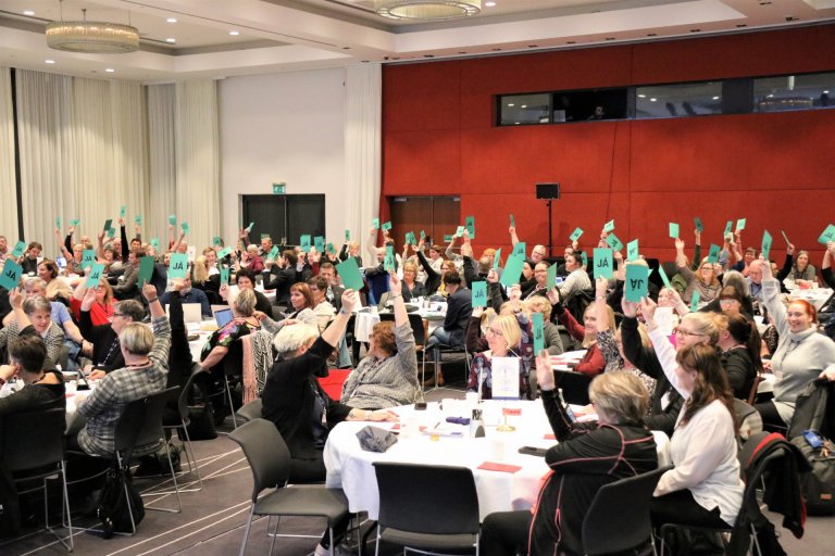 Þingfulltrúar greiða atkvæði á 45. þingi BSRB í október 2018