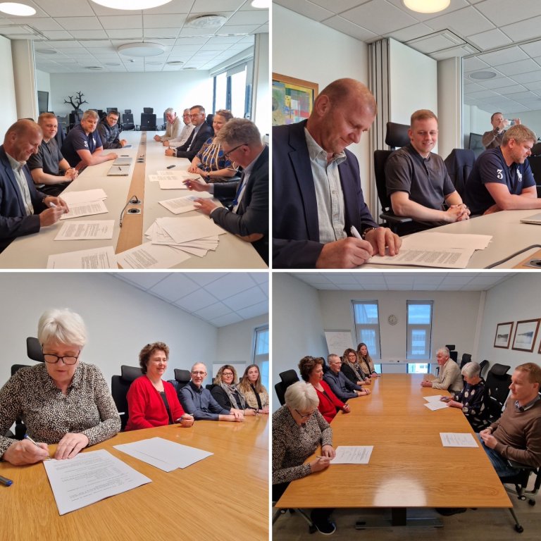 Frá undirritun nýrra kjarasamninga í húsnæði ríkissáttasemjara í dag