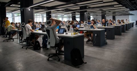 Samkvæmt reglum um vinnu- og hvíldartíma eiga starfsmenn rétt á 11 klukkustunda hvíld á sólarhring.