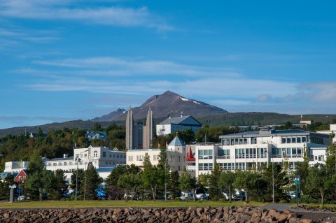 Það er óásættanlegt að einkavæða öldrunarþjónustu á Akureyri að því er segir í ályktun stjórnar BSRB…