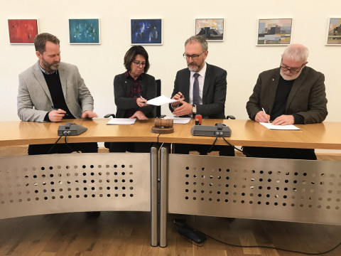 Skrifað var undir viljayfirlýsingu um samstarf Akureyrarbæjar og Bjargs íbúðafélags á Akureyri í gær…