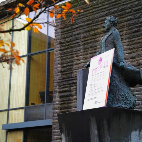 Kröfur Kvennaárs komnar á gjalddaga