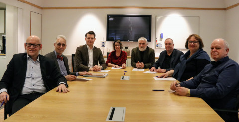 Elín Björg Jónsdóttir, formaður BSRB, og fulltrúar annarra sem eiga aðild að rammasamkomulagi aðila …