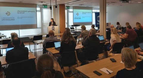 Þórey S. Þórðardóttir framkvæmdastjóri Landssamtaka lífeyrissjóða kynnir skipulag og uppbyggingu líf…