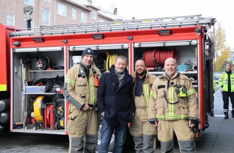 Þingmenn úr öllum flokkum kynntu sér tækjabúnað slökkviliðsmanna á fundi með forystufólki úr LSS.