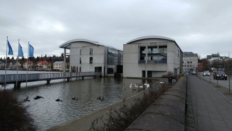 Félagsmenn BSRB hjá ríki, sveitarfélögum og Reykjavíkurborg munu fá 105 þúsund króna innágreiðslu 1.…