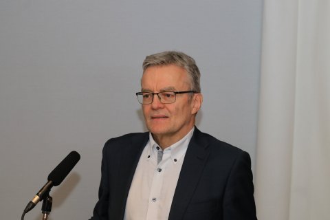 Rúnar Vilhjálmsson prófessor kynnti niðurstöður könnunarinnar á veffundi BSRB.