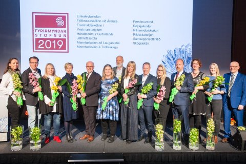 Hluti sigurvegaranna tóku á móti viðurkenningum frá Sameyki.