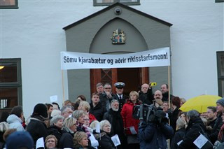 Samningafundur hafinn