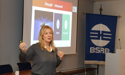 Sigríður Hulda Jónsdóttir frá SHJ ráðgjöf fór yfir ýmis atriði sem geta auðveldað starfsfólki að sin…