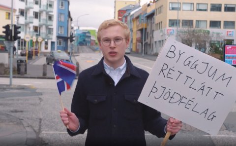 Jakob Birgisson uppistandari er einn þeirra sem mun skemmta landsmönnum í skemmtidagskránni í Sjónva…