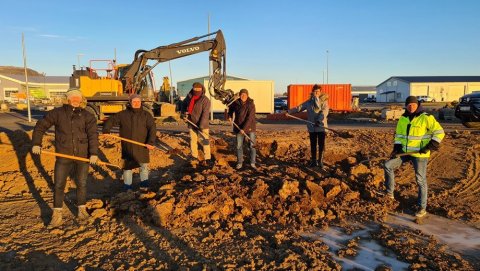 Fyrsta skóflustungan að 28 nýjum íbúðum á Selfossi var tekin í byrjun desember.