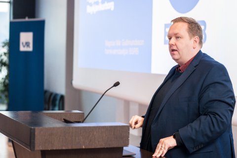 Magnús Már Guðmundsson, framkvæmdastjóri BSRB flytur erindi um styttingu vinnuvikunnar